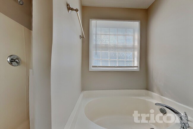 Building Photo - 51 Bear Oak Dr