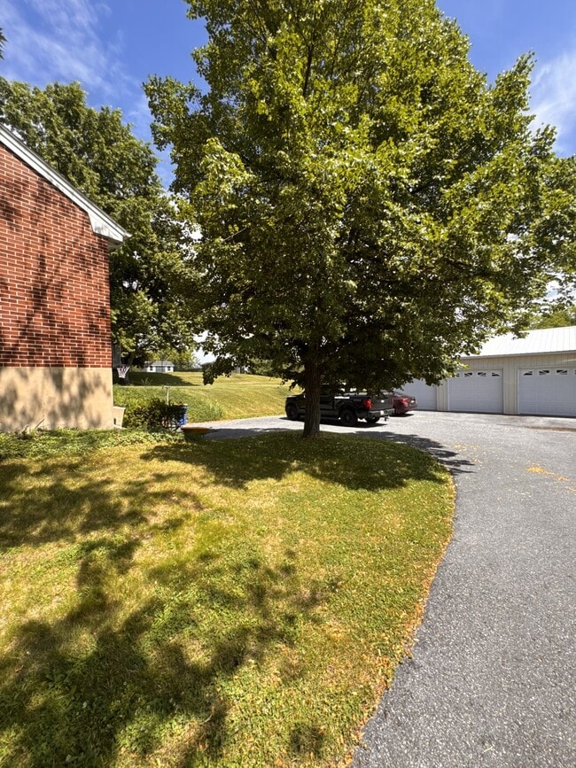 Building Photo - 10033 Jonestown Rd