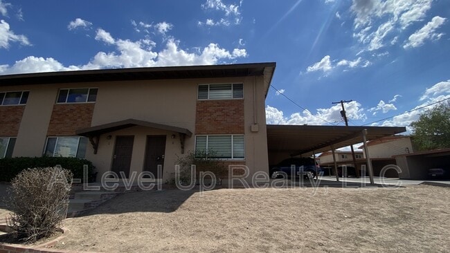 Building Photo - 965 N Venice Ave
