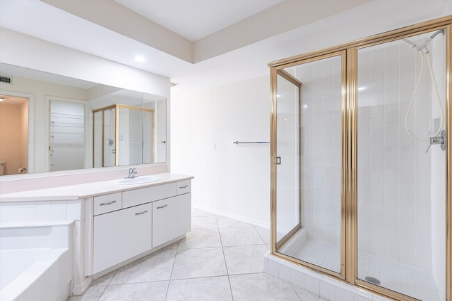 Building Photo - 6670 Ilex Cir