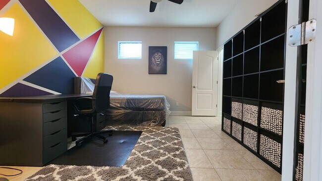 Building Photo - Lakeview Turnkey Furnished Home with Resor...