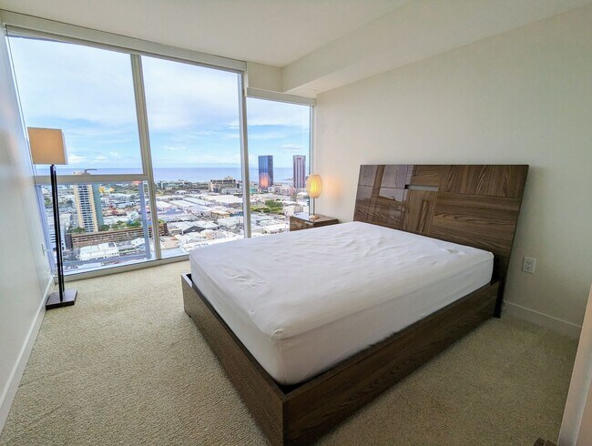 Building Photo - Fully Furnished Luxury Kakaako Living at Symphony 2 Bed, 2 Bath, 2 Parking