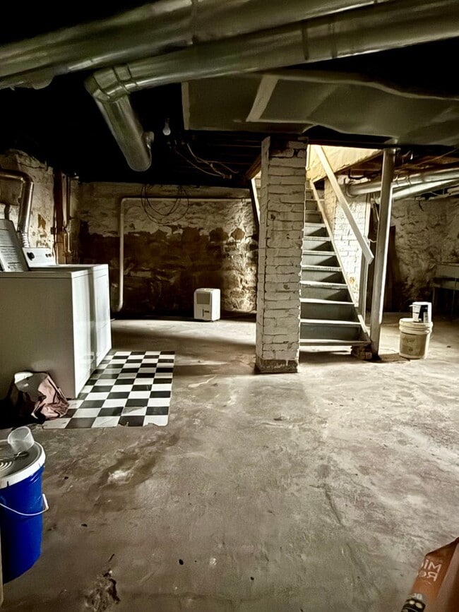 Building Photo - SW 3 Bedroom 1 Bath