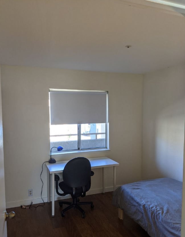 Building Photo - School Year Lease W/ Option to Renew