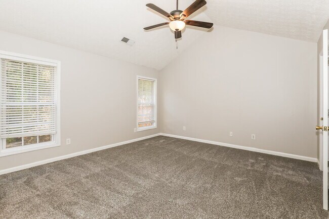 Building Photo - 145 Alessie Dr