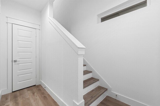 Building Photo - 513 Schweikhardt St