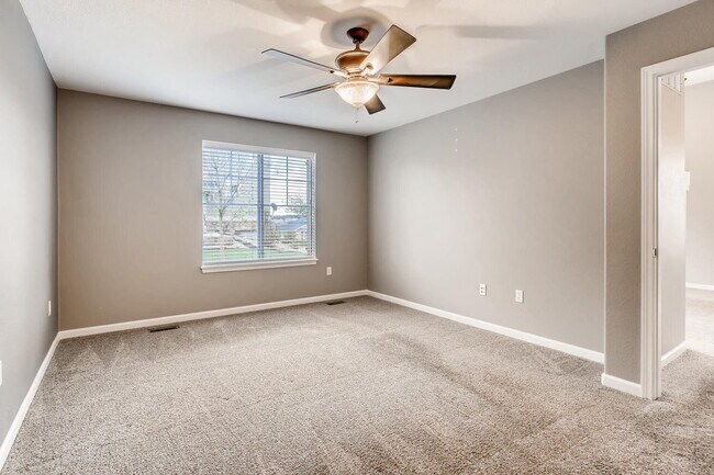 Building Photo - Gorgeous 5 Bed/4 Bath Townhome with Fully Finished Custom Basement! Cherry Creek Schools!