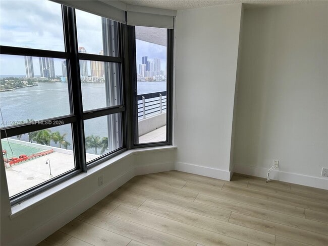 Building Photo - 3530 Mystic Pointe Dr