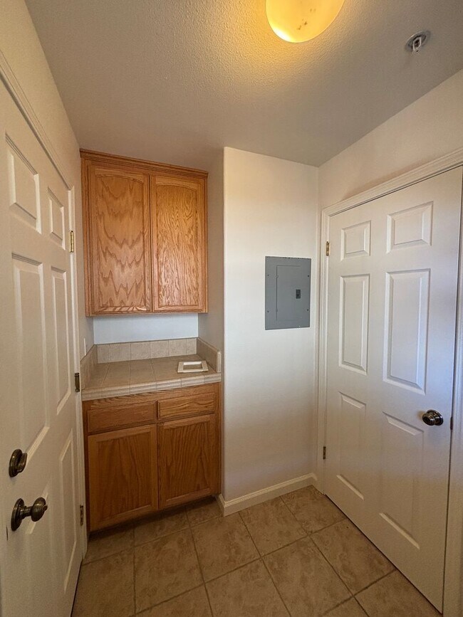 Building Photo - P32000