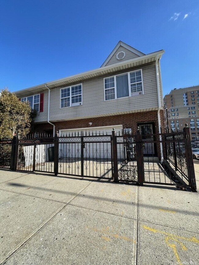 Primary Photo - 1524 Longfellow Ave