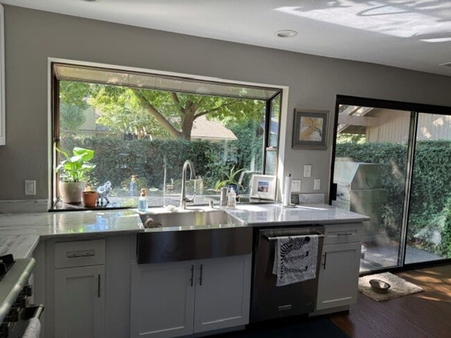 Building Photo - Gorgeous 3-Bedroom House in Gold River wit...