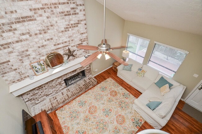 Building Photo - Echo Ridge, Sugar Land, TX 77478 - 3 BR 2 BA single-family home