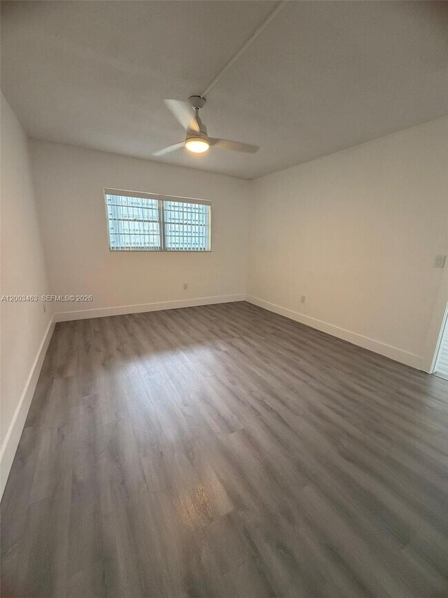 Building Photo - 20111 NE 27th Ct