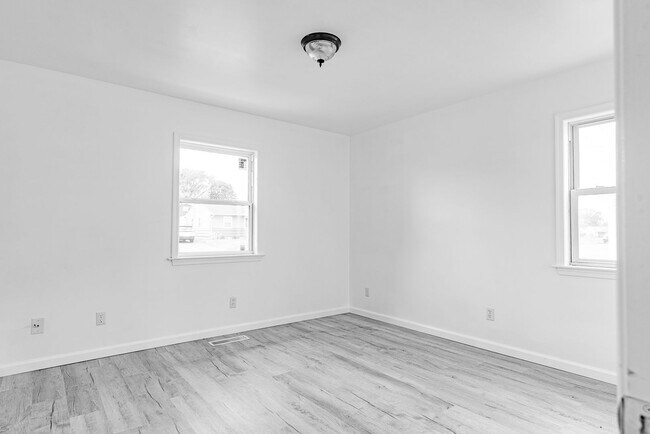 Building Photo - 1411 E Congress St