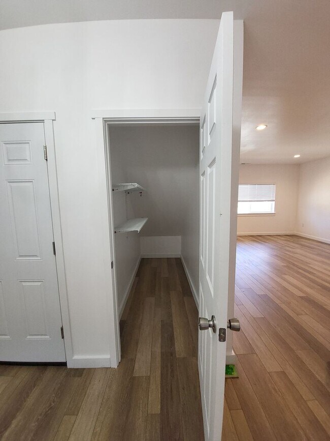 Building Photo - 683 Bryden Ave