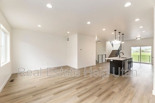 Building Photo - 488 S 700 W