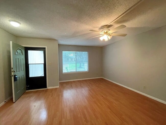 Building Photo - 9502 Quail Village Ln