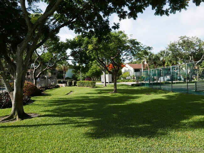Building Photo - 227 City View Dr