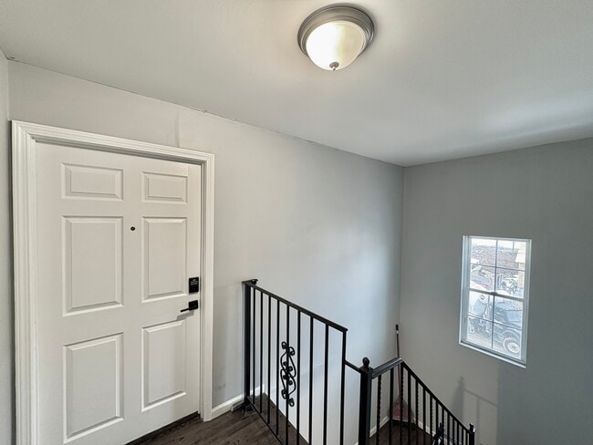 Building Photo - 156 Ridgewood Ave