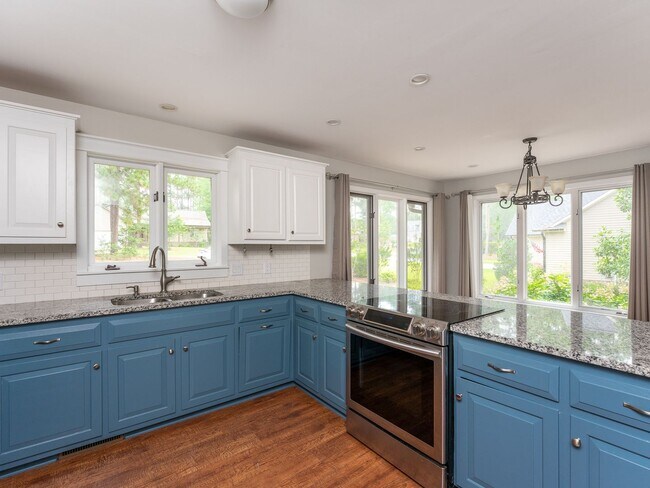 Building Photo - Waterfront Home in Carolina Lakes!