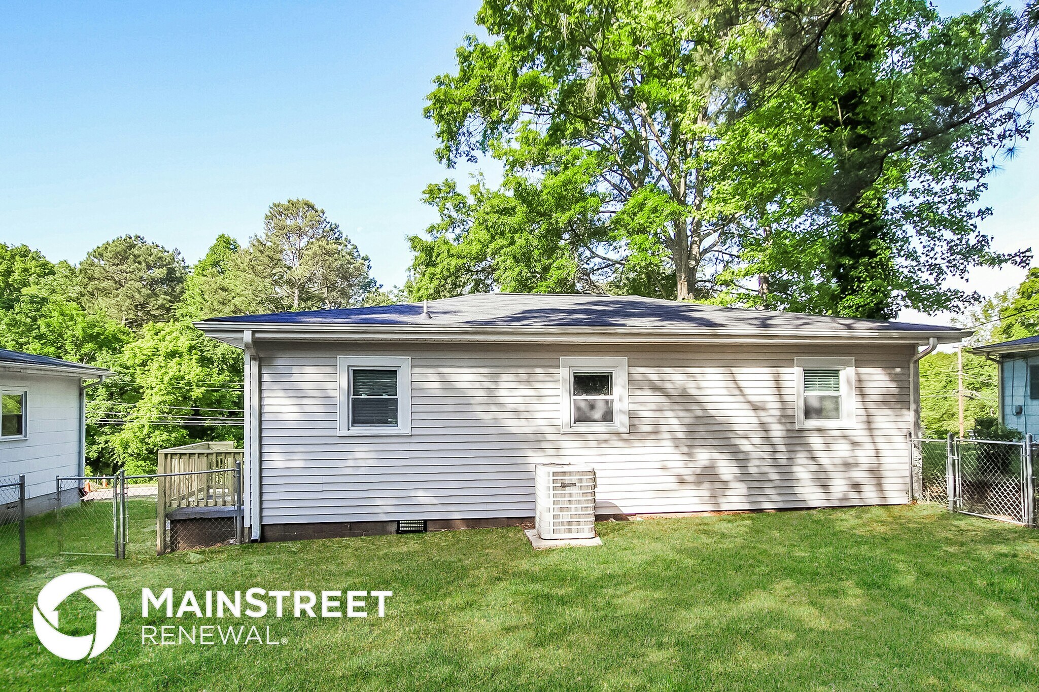 Building Photo - 827 Elmira Ave