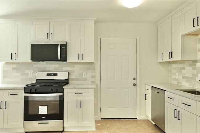 Building Photo - 7918 Prestwood Dr