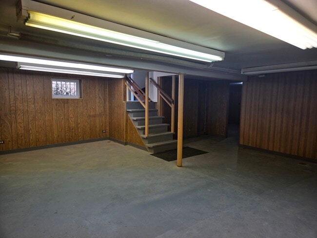 Building Photo - 5628 W Higgins Ave