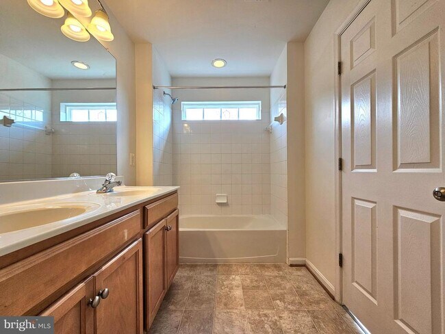 Building Photo - 15328 Elizabeth Burbage Loop