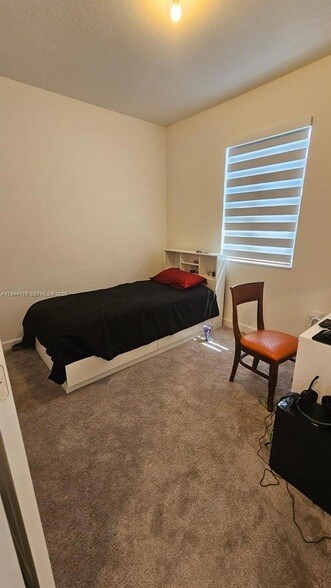 Building Photo - 1146 SE 26th Ter