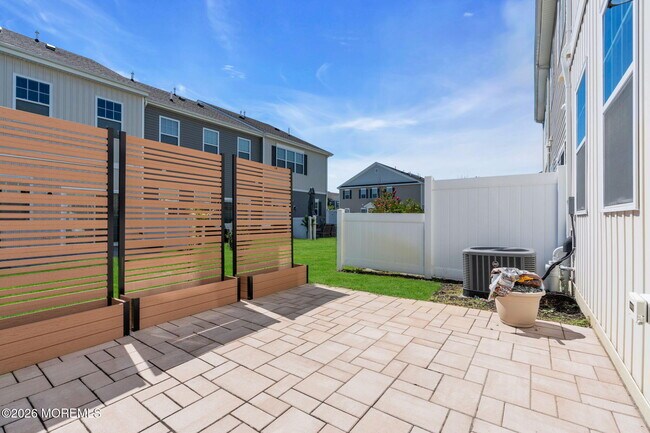 Building Photo - 22 Coburgh Dr