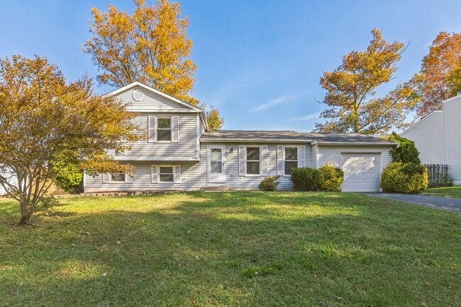 Building Photo - Bright and spacious 4Bd/2.5Bth haven located in a peaceful cul-de-sac!