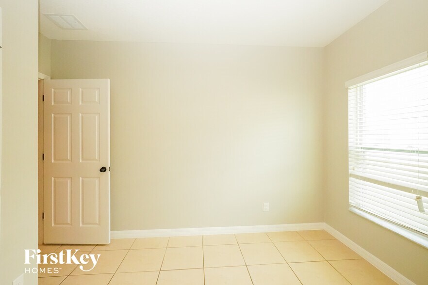 Building Photo - 3734 Briarwood Estates Cir