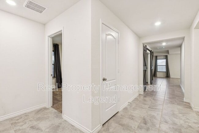 Building Photo - 2617 Warren Ln