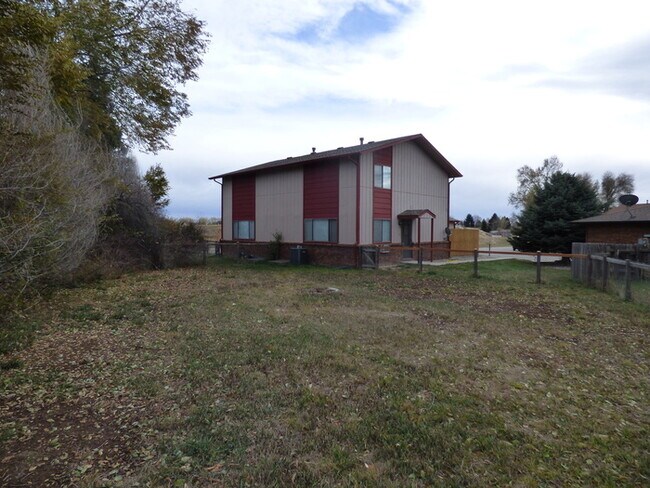 Building Photo - Spacious 2 Bed/1.5 Bath Duplex in West Loveland