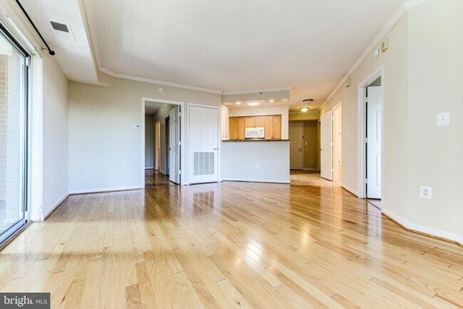 Building Photo - This contemporary, sun-drenched condo is perfect for you!