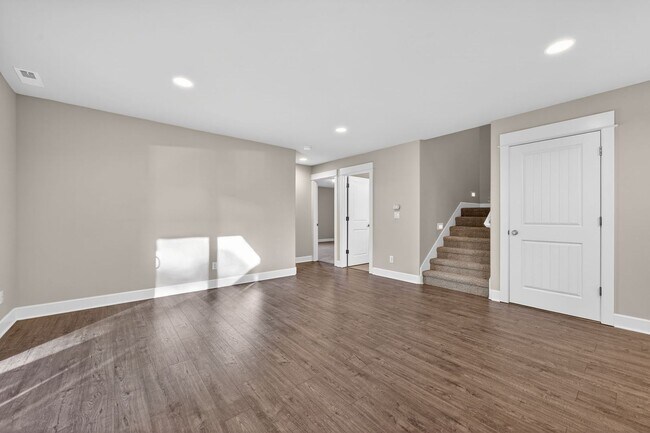 Building Photo - Luxury Living in Awbrey?Court: Your 4 Bed Dream Home Awaits