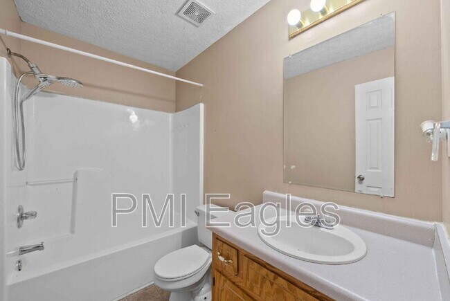 Building Photo - 114 Gleaves Ln