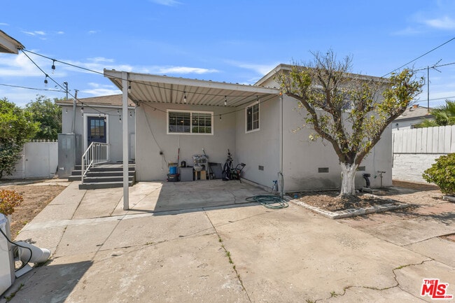 Building Photo - 713 W 118th St
