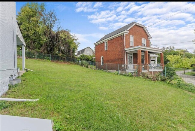 Building Photo - 2935 Devlin St