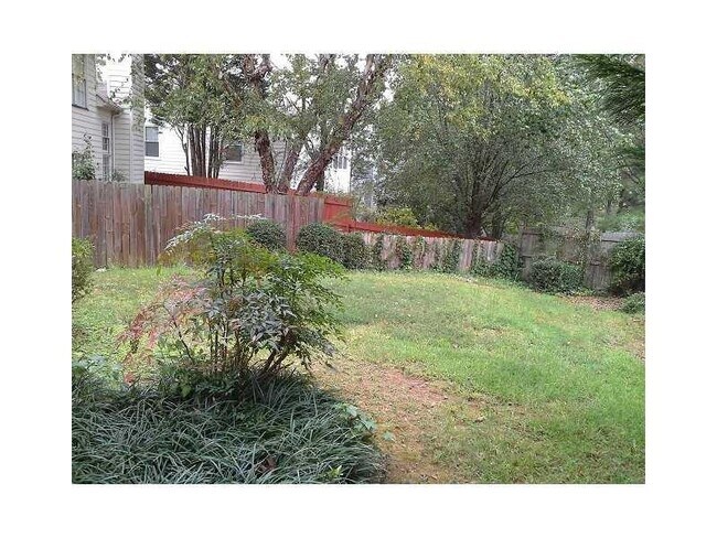Building Photo - 2595 Binghampton Ln
