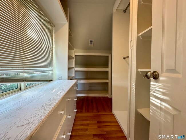 Building Photo - 415 Savoy St