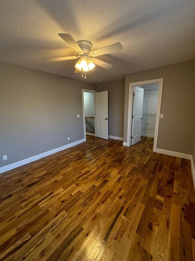 Building Photo - 1316 E Blaine St