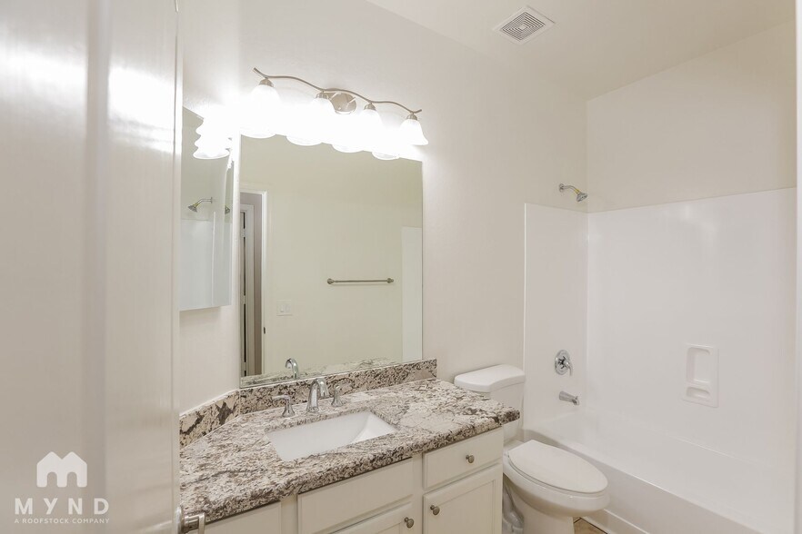 Building Photo - 5527 W Southgate Ave