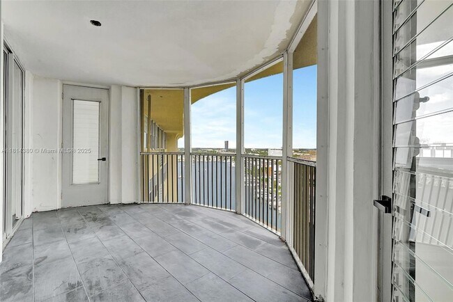 Building Photo - 100 Golden Isles Dr