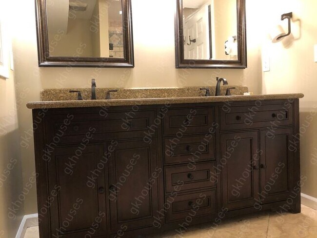 Building Photo - 2570 Northside Dr NW