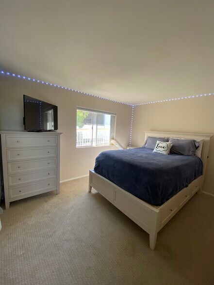 Building Photo - 2623 Antonio Dr