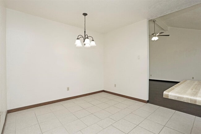 Building Photo - 1418 Crawley Ct