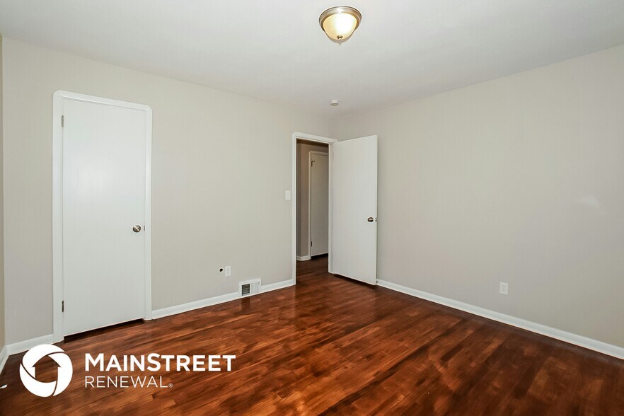 Building Photo - 13800 Oakview Blvd