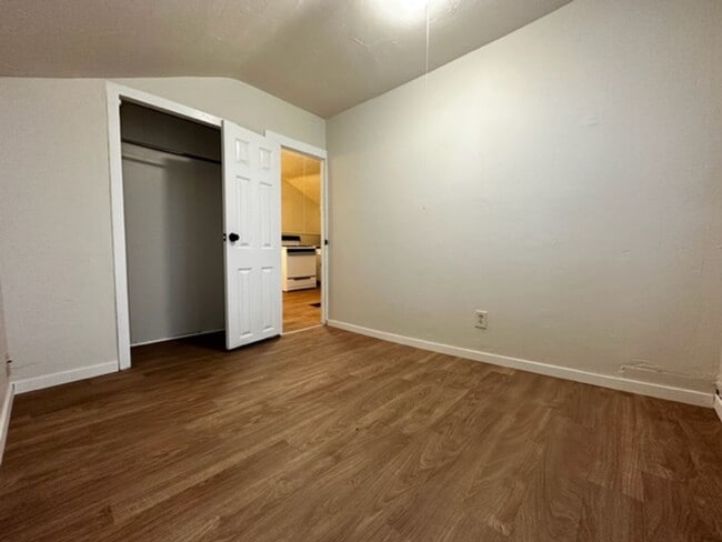 Building Photo - 1208-1210 Pine St