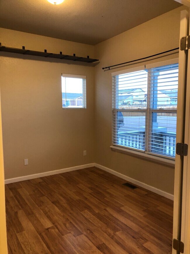 Building Photo - Very Nice 3 bed, 3 bath 2 car Home on a cul-de-sac in Peyton with Mountain Views